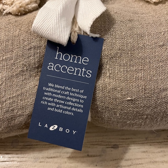 Home Accents Linen Sundial Throw. Sz 50 x 70. Ivory & Cream. Simply beautiful! - Picture 5 of 7